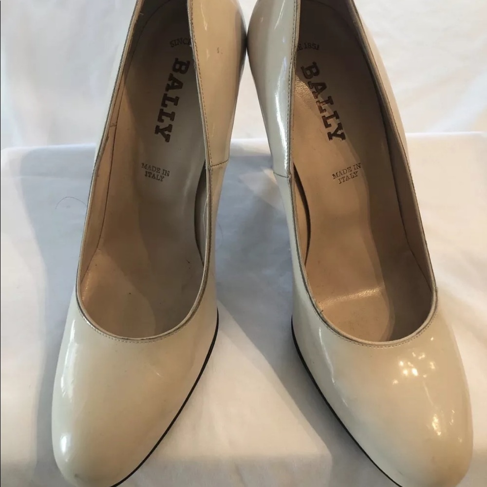 ❤️❤️SOLD❤️❤️NWT Bally Nude patent leather pumps